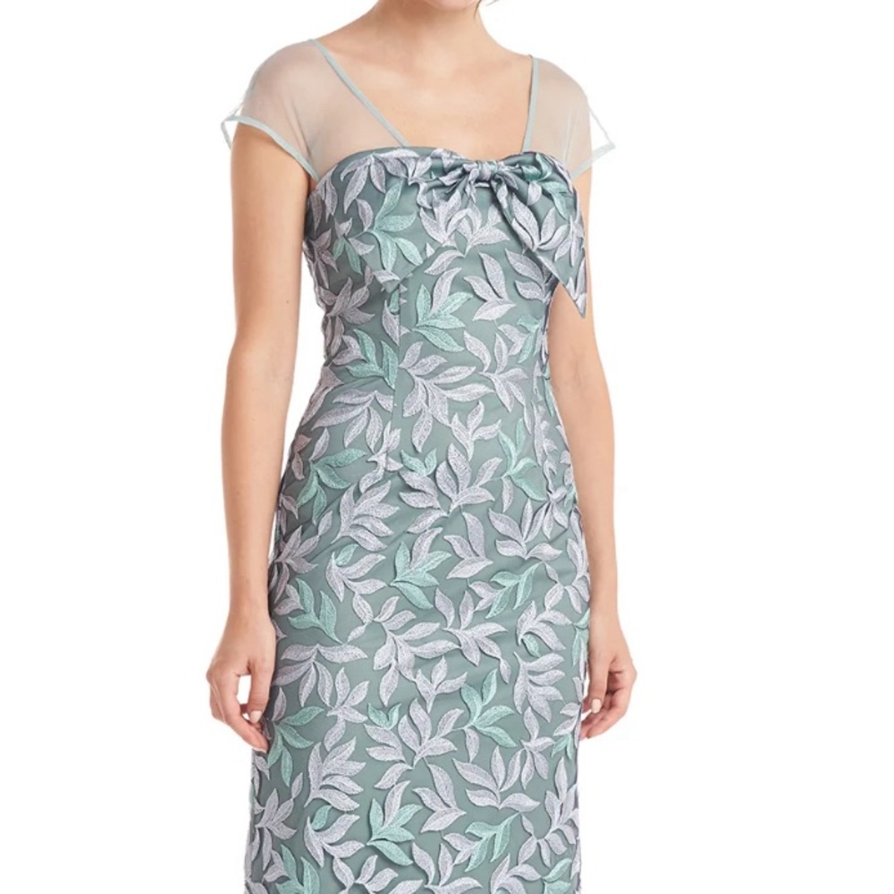 50s classic with an updated vibe. Gorgeous green, with feminine flirty bow.